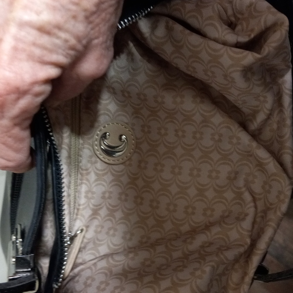 C black faux leather  shoulder bag - Picture 9 of 9